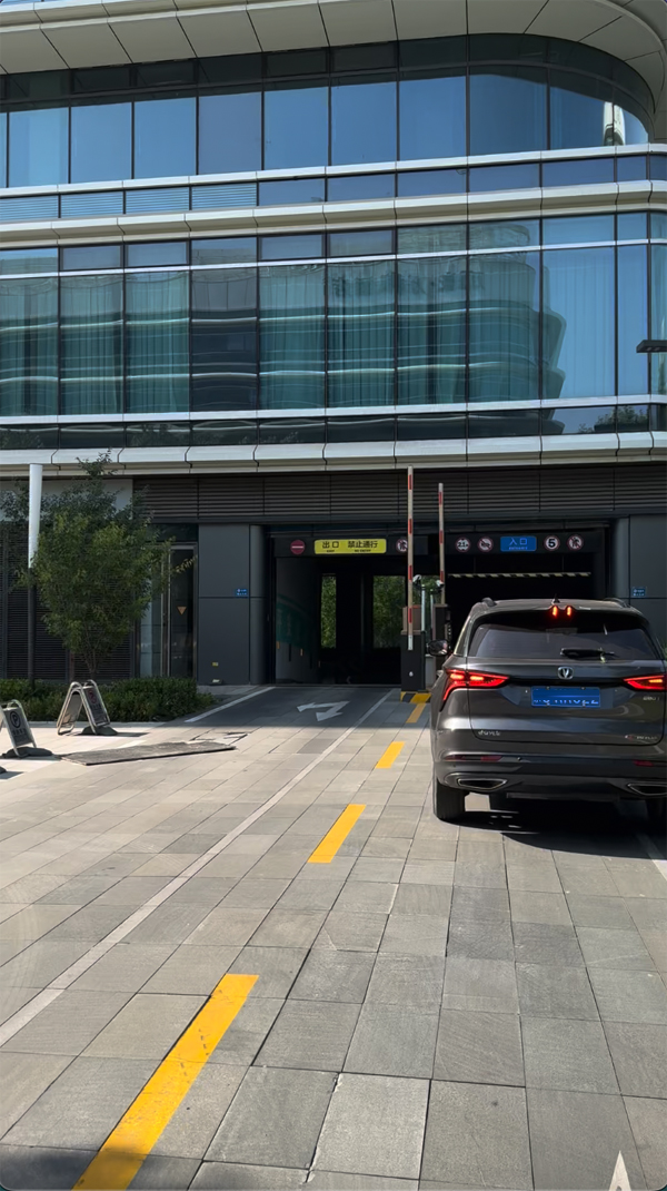 進出場全流程拍照存證，保障車主權益從不含糊